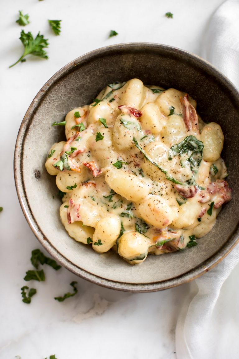 15 Minute One Pan Creamy Sun-dried Tomato And Basil Gnocchi • Salt ...