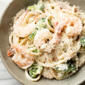 a bowl of creamy shrimp and broccoli pasta