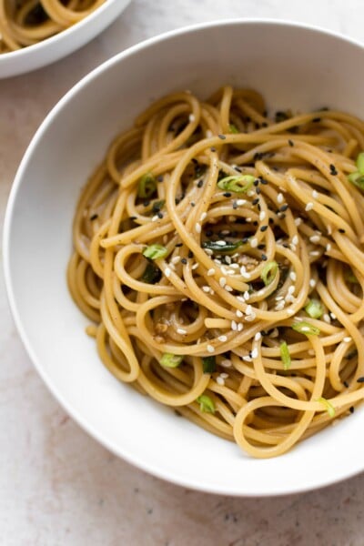 15 Minute Buttery Garlic Ginger Noodles • Salt & Lavender