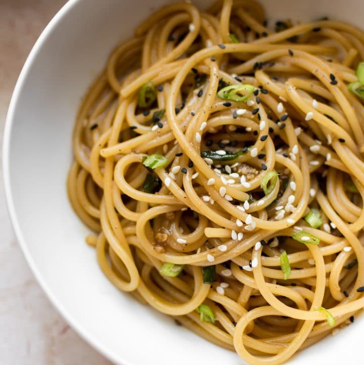 15 Minute Buttery Garlic Ginger Noodles • Salt & Lavender